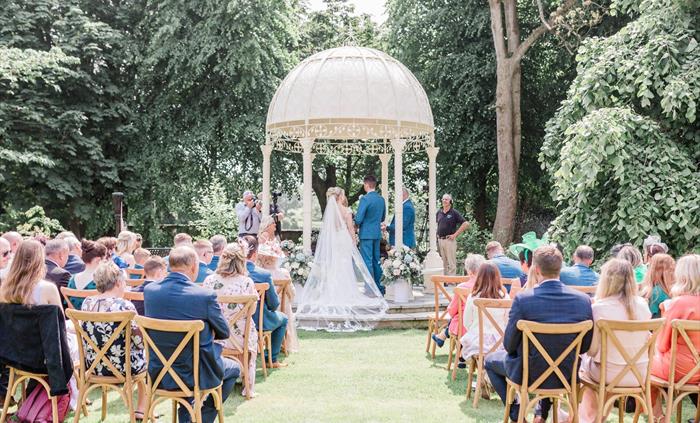 Exclusive Use wedding Venue with outdoor ceremony